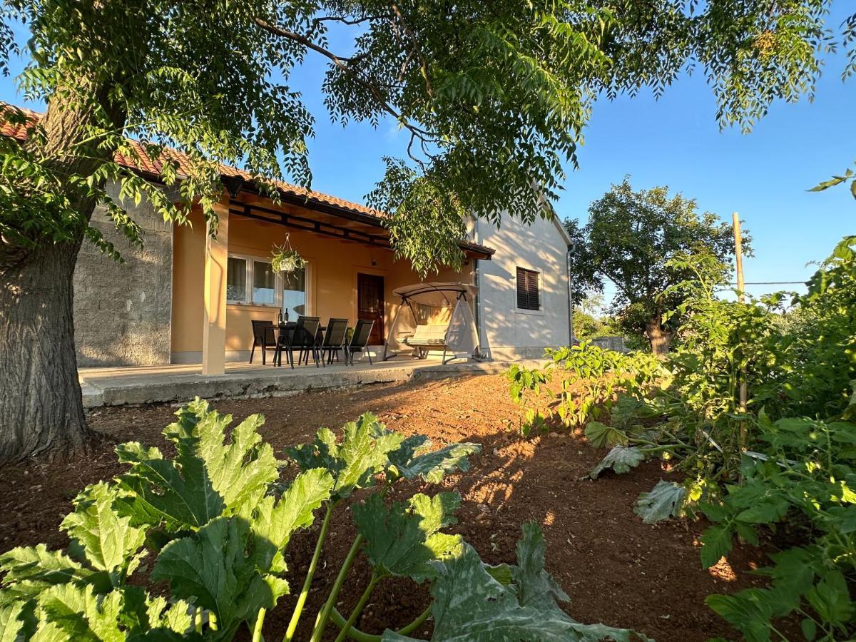 Villa Relax And Unwind: Family-Friendly House Near Zadar In Zagrad Esterno foto
