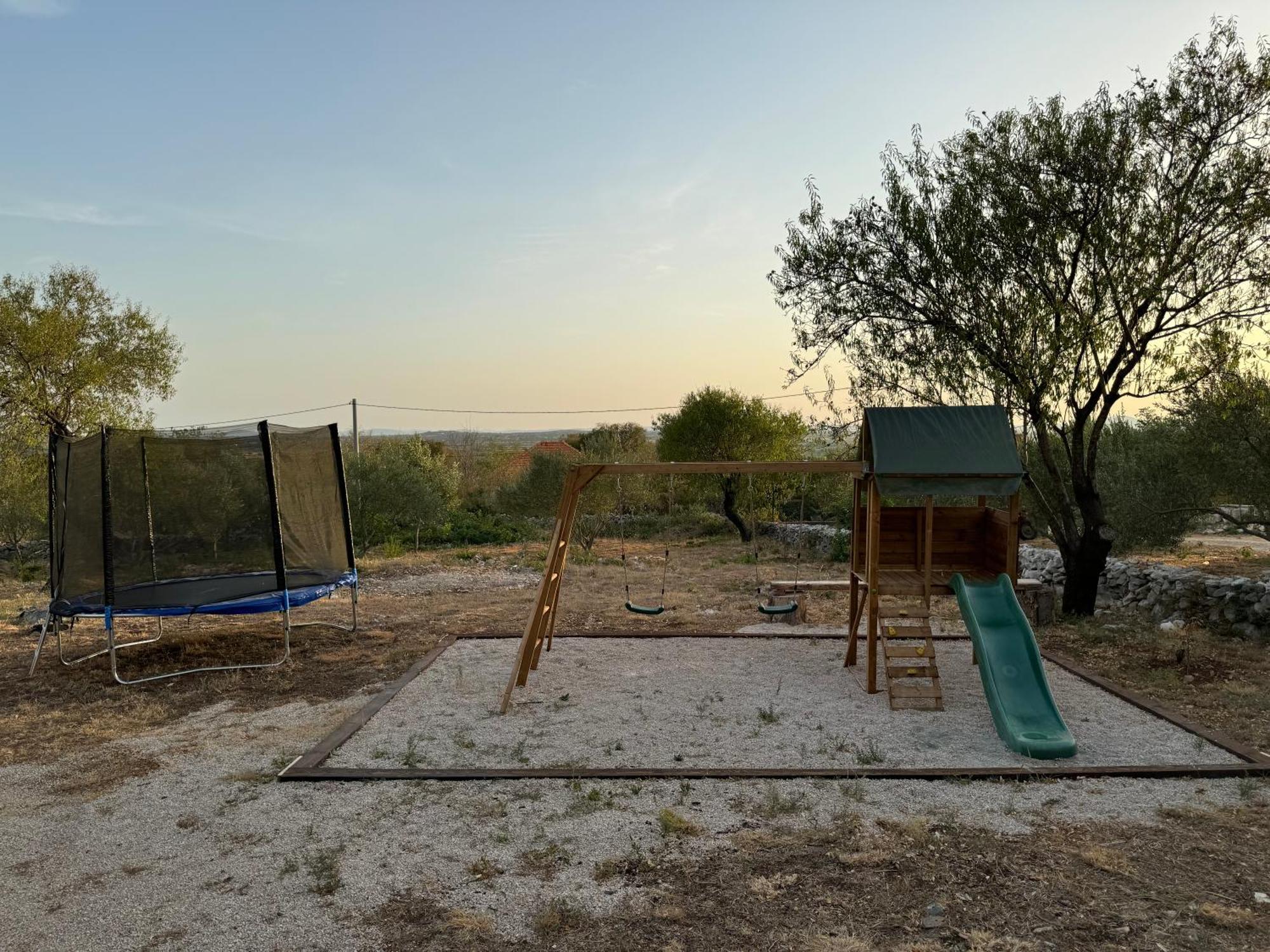 Villa Relax And Unwind: Family-Friendly House Near Zadar In Zagrad Esterno foto